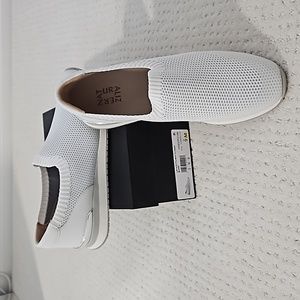 NIB Naturalizer fly knit sneakers